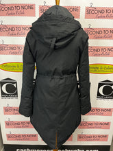 Cargar imagen en el visor de la galería, Community Black Down-Filled Parka (Size S)
