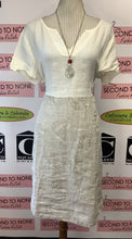 Load image into Gallery viewer, Italian Made Feathered Linen Dress (Size L)
