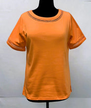 Cargar imagen en el visor de la galería, T-Shirt with Cut-Out Details (2 Colors)
