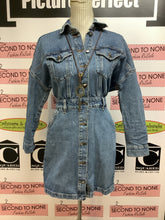 Charger l'image dans la galerie, Dynamite Denim Dress (Size XS)
