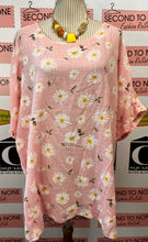 Cargar imagen en el visor de la galería, Italian Made Daisy Print Top (Size L/XL)
