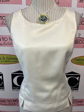 Charger l&#39;image dans la galerie, Ivory Satin Shell Top (Size 10P)
