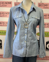 Load image into Gallery viewer, Tommy Hilfiger Soft Denim Button Up Top (Size L)
