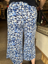 Load image into Gallery viewer, Blue-Tone Wide-Leg Cropped Pants (Made in Canada)
