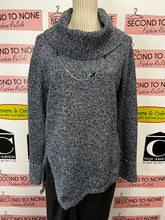 Cargar imagen en el visor de la galería, White House Black Market Blue Shimmery Sweater (Size L)
