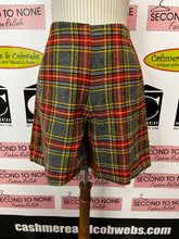 Cargar imagen en el visor de la galería, Handmade Plaid Wool Shorts (27” Waist)
