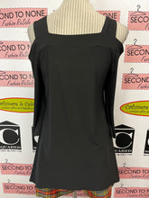 Cargar imagen en el visor de la galería, NWT Black Cold Shoulder Top (Size S)
