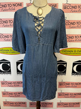 Cargar imagen en el visor de la galería, Guess Denim Bell Sleeve Dress (Size L)
