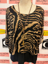 Charger l'image dans la galerie, Le Chateau Animal Print Cold Shoulder Top (Size L)
