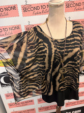 Charger l'image dans la galerie, Le Chateau Animal Print Cold Shoulder Top (Size L)
