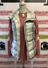 Cargar imagen en el visor de la galería, Columbia Grey &amp; White Puffer Vest (Size L)
