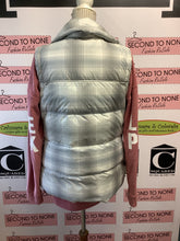 Cargar imagen en el visor de la galería, Columbia Grey &amp; White Puffer Vest (Size L)
