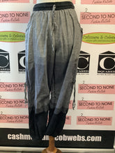 Cargar imagen en el visor de la galería, Grey Colour Block Capris (Size XL)
