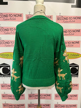 Cargar imagen en el visor de la galería, Green Reindeer Christmas Sweater
