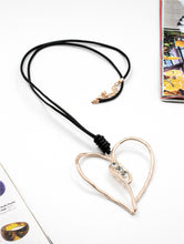 Charger l&#39;image dans la galerie, Rhinestone Heart Necklace (2 Colours)
