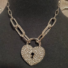 Charger l&#39;image dans la galerie, Rhinestone Heart Lock Necklace (2 Colours)
