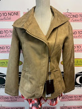 Cargar imagen en el visor de la galería, NWT Genuine Suede Jacket (Size S)
