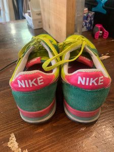 Rare Vintage Nike Sneakers (Size 9)