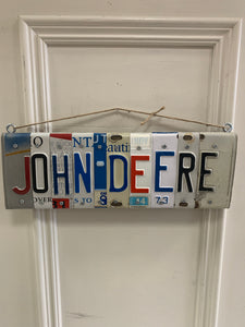 Letrero de matrícula "JOHN DEERE"
