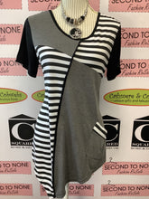 Load image into Gallery viewer, Striped Pocket Tunic (Size M)
