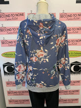 Cargar imagen en el visor de la galería, Top Floral Con Capucha (Talla XL)
