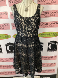 Vestido Negro de Encaje (Talla M)