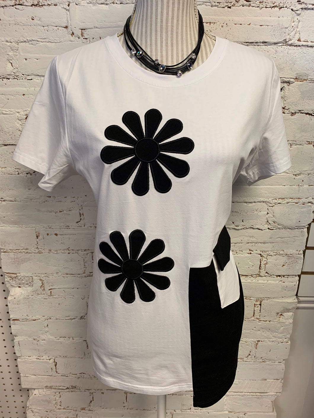 Camiseta Flower Power en blanco y negro de NWT (Talla XL)