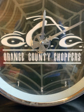 Cargar imagen en el visor de la galería, Reloj de pared de helicópteros del condado de Orange
