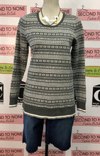 Load image into Gallery viewer, Far West Gray Snowflake Sweater (Size M)
