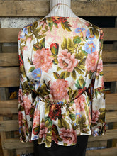 Load image into Gallery viewer, GUESS Floral Blouse (Size M)
