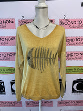 Load image into Gallery viewer, Made In Italy Sequin Fish Top (One Size) (Only 1 Left!)
